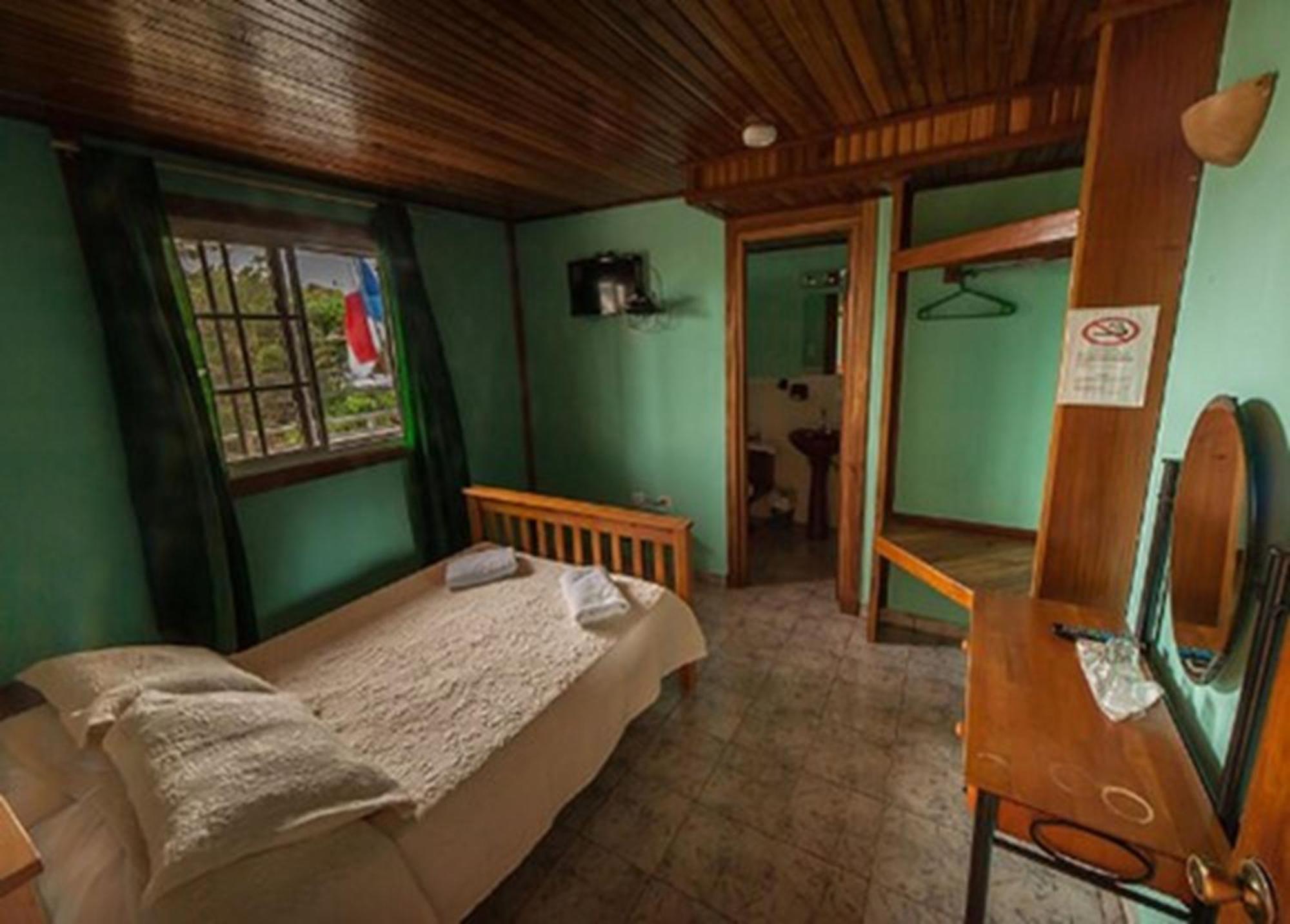 Hotel Posada Los Delfines Bocas del Toro Exterior photo
